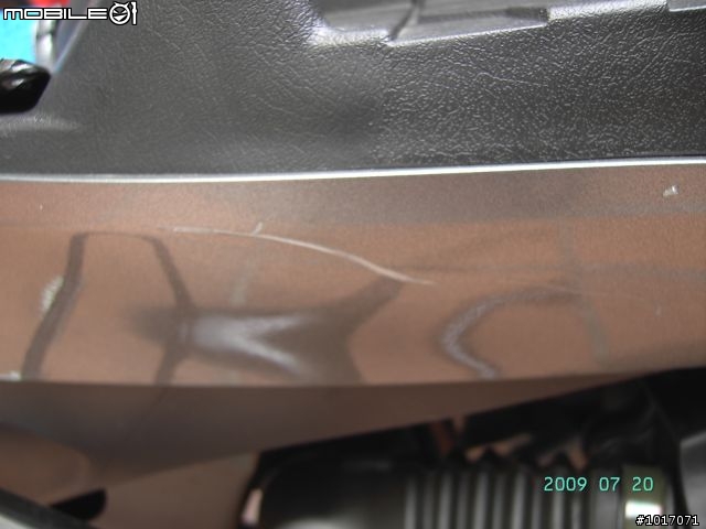 在下腦殘讓新車刮到..請求協助