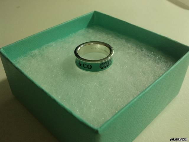 [簡單開箱文]分享生日禮物---Tiffany 1837 藍色寬版戒指