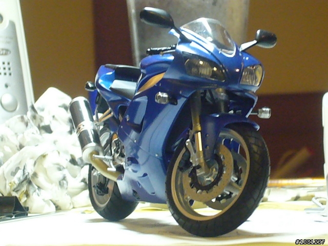 [分享]難得組一台的機車模型 YZF-R1