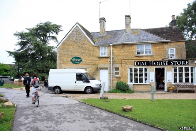 [分享]騎著單車陶醉在英國浪漫小鎮:Bourton-on-the-water