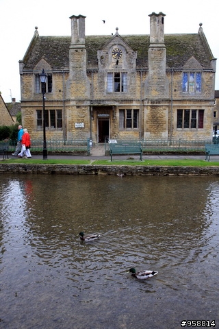 [分享]騎著單車陶醉在英國浪漫小鎮:Bourton-on-the-water