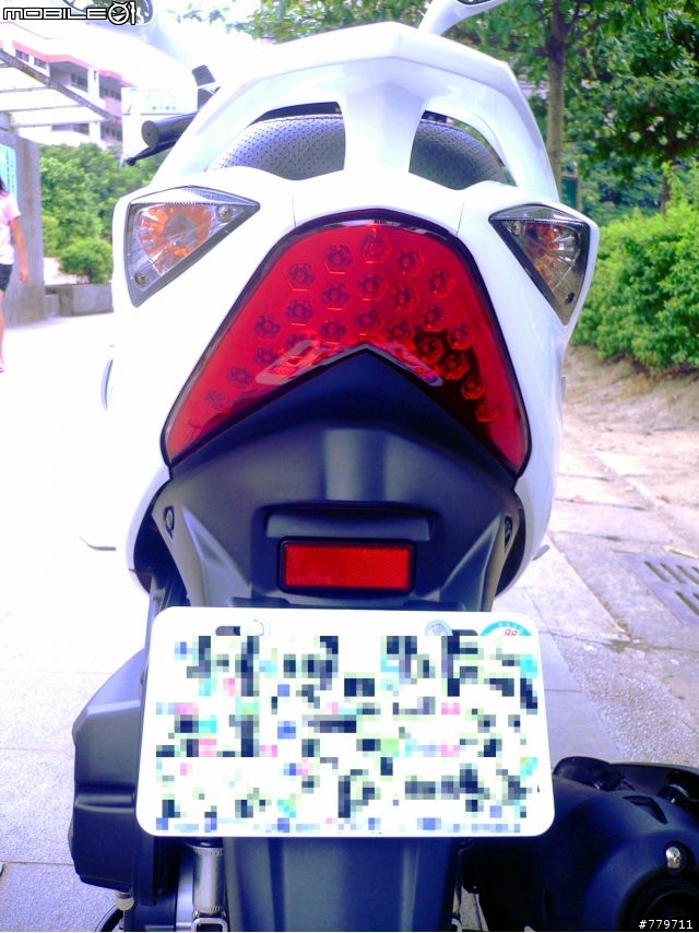 [開箱] 7/29更新 白GSR125 新手開箱文