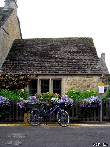 [分享]騎著單車陶醉在英國浪漫小鎮:Bourton-on-the-water