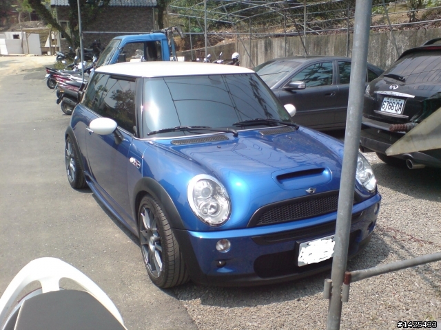 發現一輛改的很漂亮的MINI COOPER S