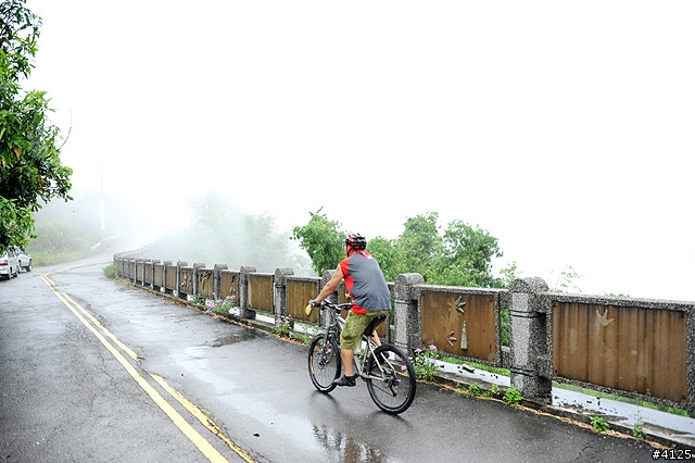 《一路南北騎 - 第十一集》 23085 台南山路的雨天挑戰