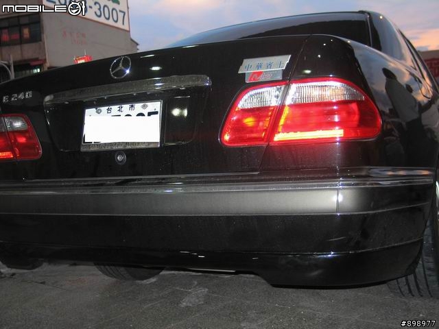 W210 Carlsson look 下包包覆卡夢貼紙 (看慣新車者請勿進入)