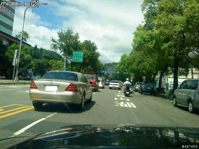 請問這台車是...