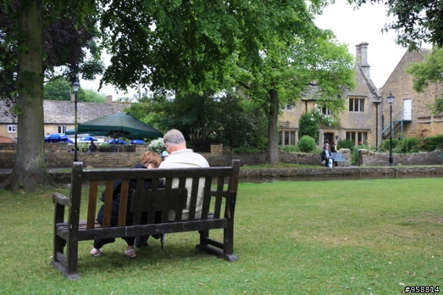 [分享]騎著單車陶醉在英國浪漫小鎮:Bourton-on-the-water