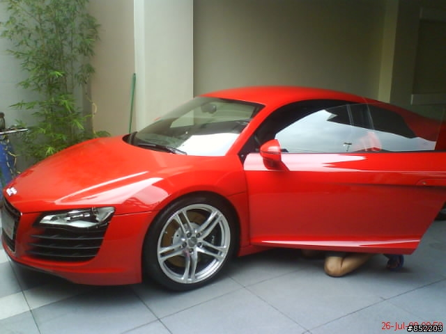 老爸菲律賓朋友的新車-火紅色的Audi R8