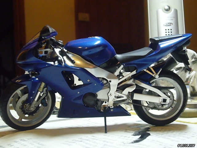 [分享]難得組一台的機車模型 YZF-R1