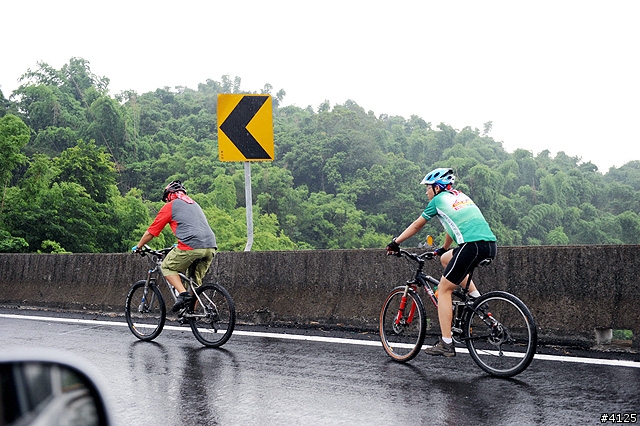 《一路南北騎 - 第十一集》 23085 台南山路的雨天挑戰