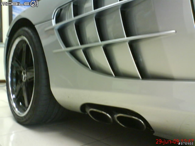 朋友上班的店裡貼隔熱紙的SLR