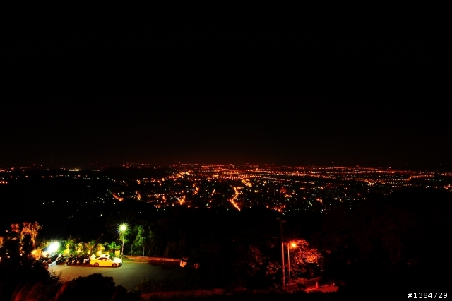 沒有主題的夜景,合不到焦...