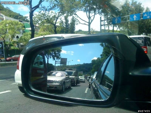 請問這台車是...