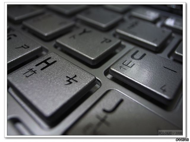 [簡易開箱]純粹、炫、閃，NB200 水晶白系列。