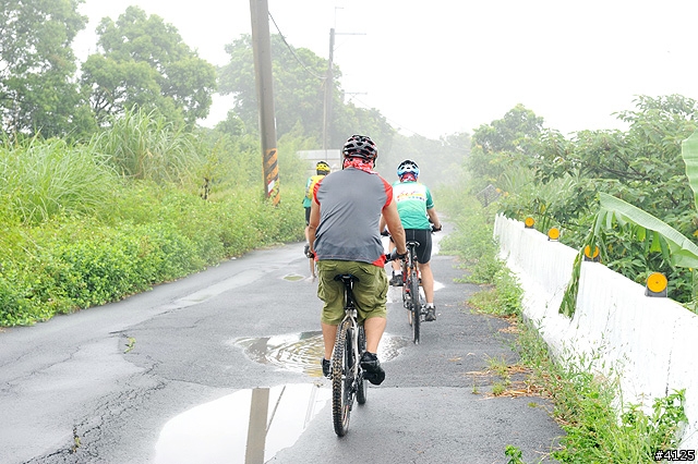 《一路南北騎 - 第十一集》 23085 台南山路的雨天挑戰