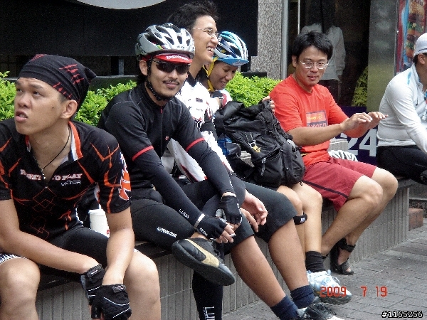 【照片】07/19星期日 汐萬上五指山下碧山巖