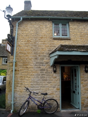 [分享]騎著單車陶醉在英國浪漫小鎮:Bourton-on-the-water