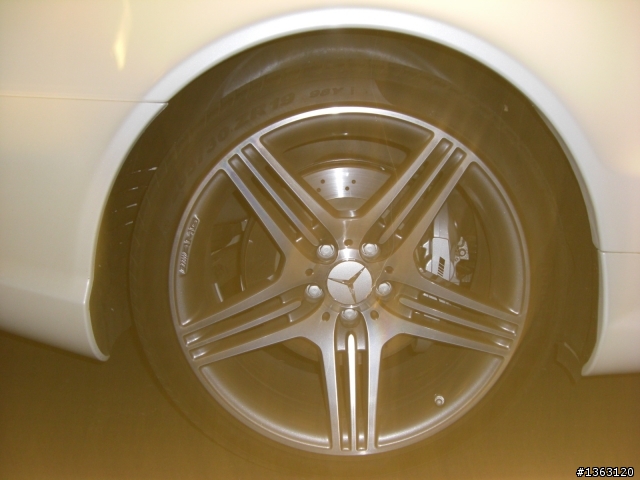 新發現~!2009年的SL63-AMG~!第一次看到耶~!