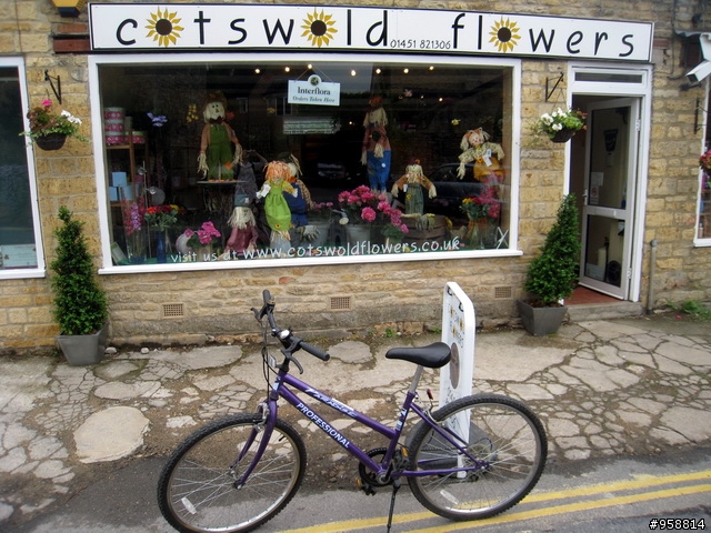[分享]騎著單車陶醉在英國浪漫小鎮:Bourton-on-the-water