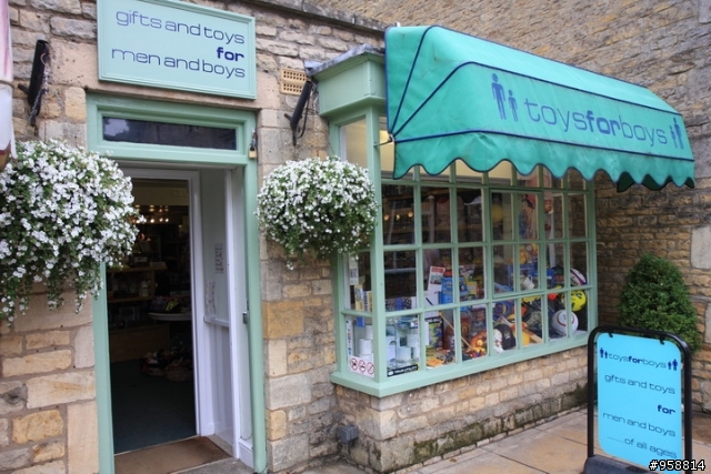 [分享]騎著單車陶醉在英國浪漫小鎮:Bourton-on-the-water