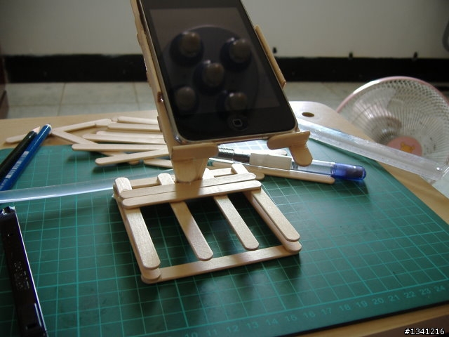 [自製]IPOD TOUCH置放腳座