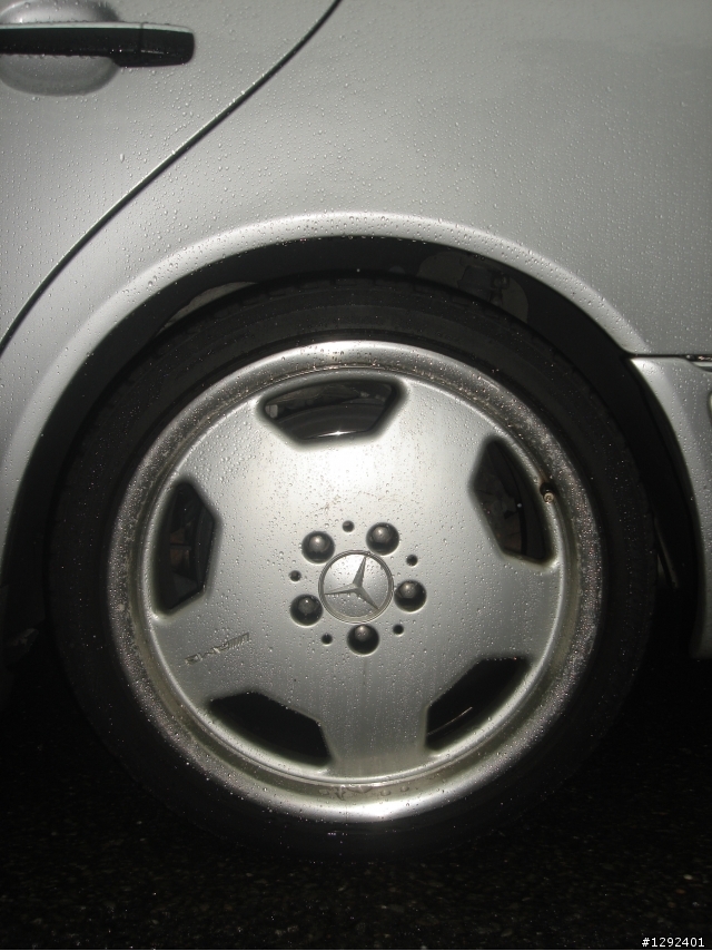 這應該是90年代的AMG E55吧