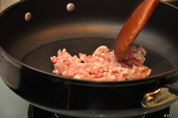 狗料理 -- [ 木耳絞肉拌飯 ]