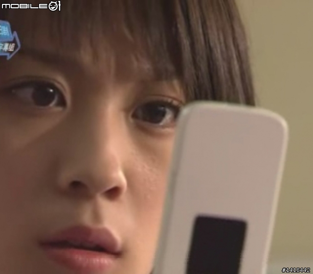 請問圖中手機的型號？