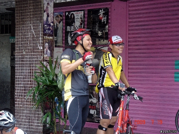 【照片】07/19星期日 汐萬上五指山下碧山巖