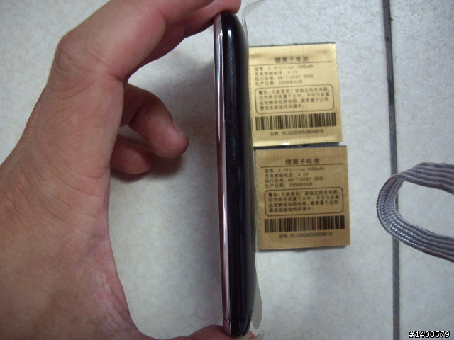 請問iPhone 16G 山寨機 如何打開電池蓋