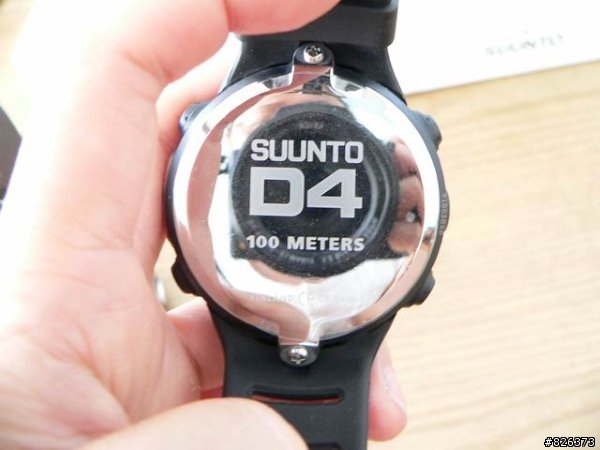 開箱對比SUUNTO D4 VS TUSA IQ-900潛水電腦錶
