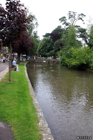 [分享]騎著單車陶醉在英國浪漫小鎮:Bourton-on-the-water