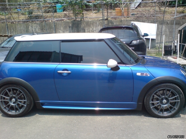 發現一輛改的很漂亮的MINI COOPER S