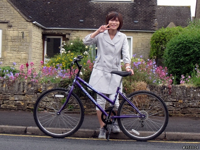 [分享]騎著單車陶醉在英國浪漫小鎮:Bourton-on-the-water