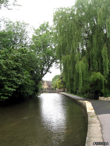 [分享]騎著單車陶醉在英國浪漫小鎮:Bourton-on-the-water
