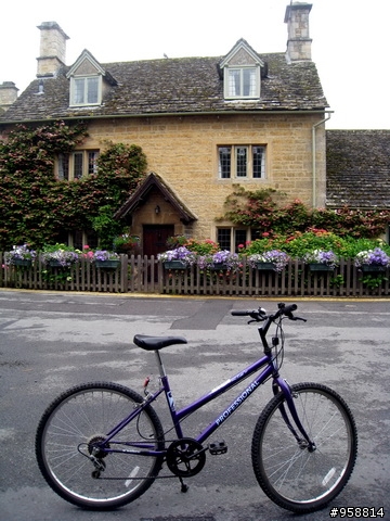 [分享]騎著單車陶醉在英國浪漫小鎮:Bourton-on-the-water