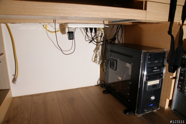 桌上想要用個通風孔..請教達人們....