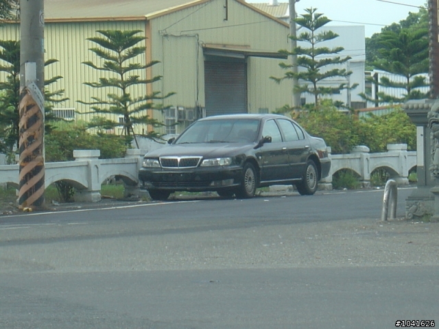 誰的CEFIRO停在路邊？[7-7更新~車子移動了XD]