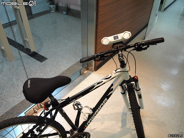 [開箱文]頂級 自行車MP3+FM+車燈+喇叭tommyca TCS 3100～～