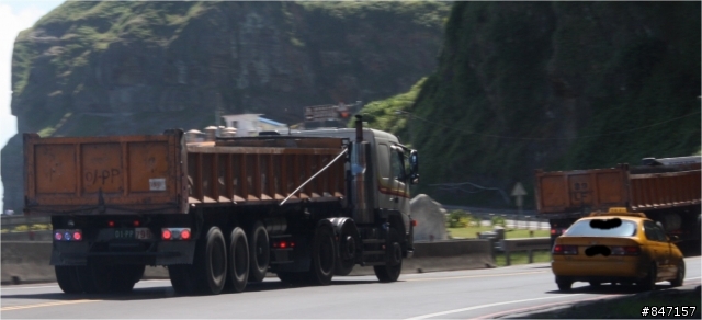 很會超車的東北角砂石車