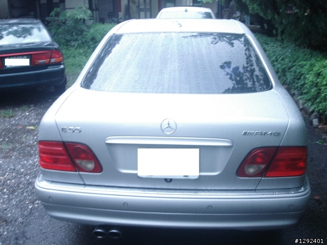 這應該是90年代的AMG E55吧