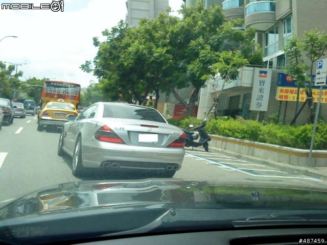 請問這台車是...
