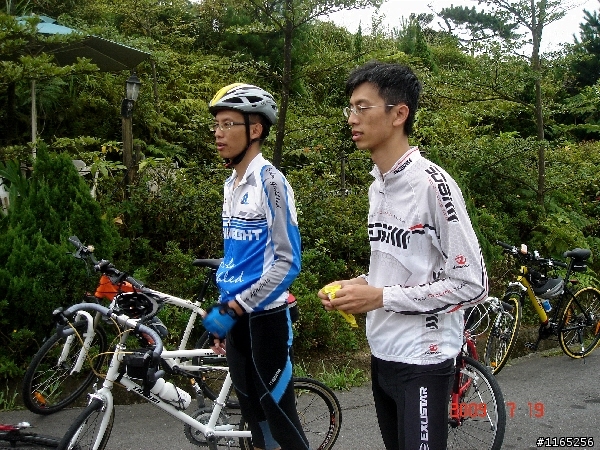 【照片】07/19星期日 汐萬上五指山下碧山巖