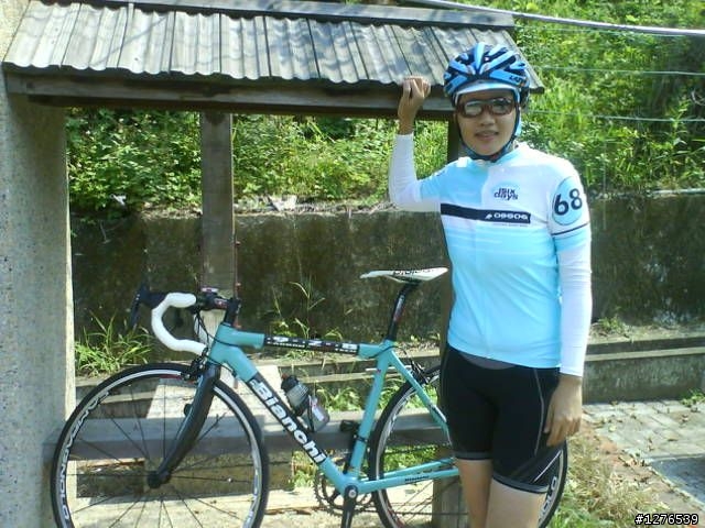 偷騎女兒的車~~bianchi 928紀念車