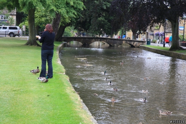 [分享]騎著單車陶醉在英國浪漫小鎮:Bourton-on-the-water