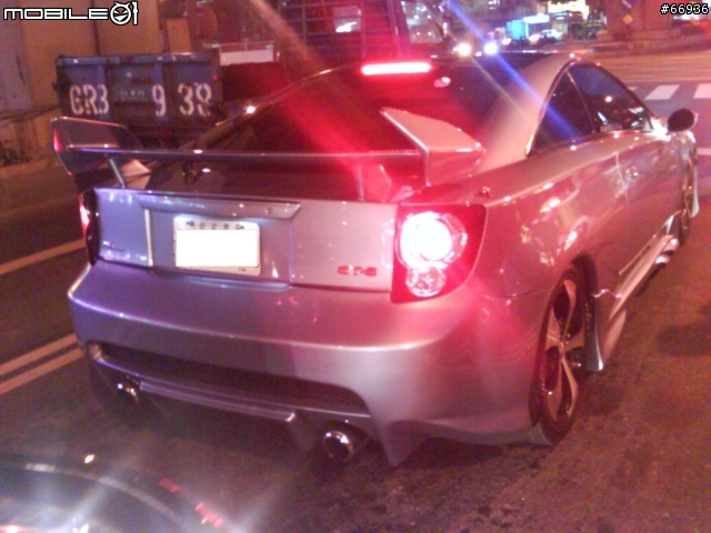 今天下班遇到的雙門跑車?(不知道款式 有圖)