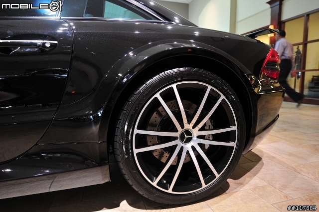 我不要法拉利跟藍寶積尼~我只要它!!殺很大~~