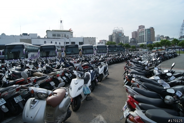 台北火車站旁最大的機車停車場將走入歷史...(有真相)