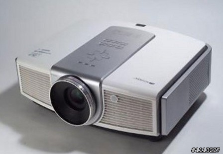 (新聞轉貼)明基新推LED光源1080p投影機W30000
